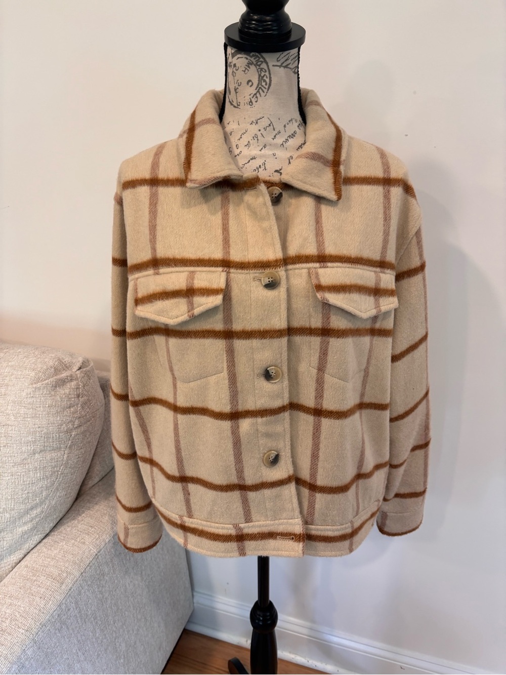 Joie cropped shacket in a tan and brown plaid pattern size XL